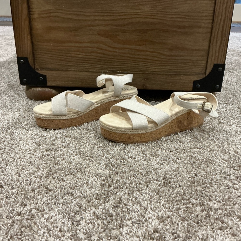 EUC Toms Women's Cream Platform Wedge Sandals